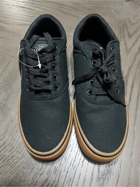 Etnies Black Canvas Sneakers with Gum Outsole